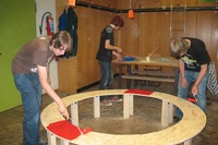 Die Bank erhält ihren knallroten Anstrich 531905106015c30a73bd0dc1fb3f5726b5fc9712